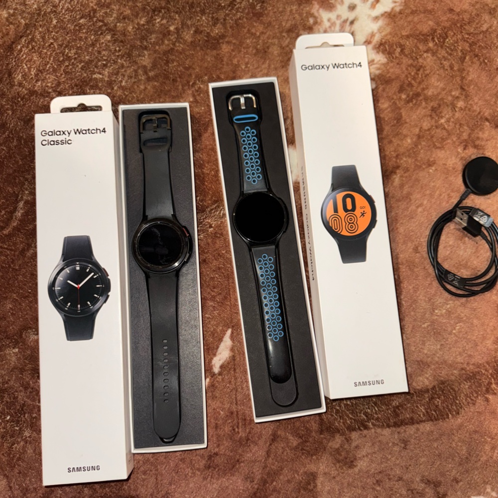 Samsung Galaxy Watch Classic - Black and Blue